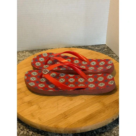 Tory Burch Red Logo Print Flip Flop Sandals Silver Tone Medallion Thong Shoes - Picture 2 of 8